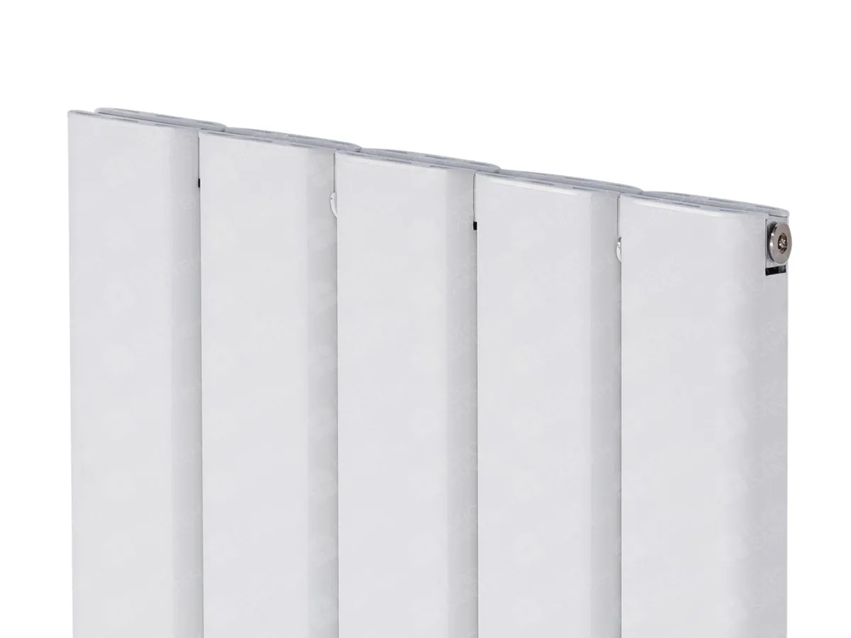 Designer radiator LOJIMAX DIAMOND DOUBLE, close-up view